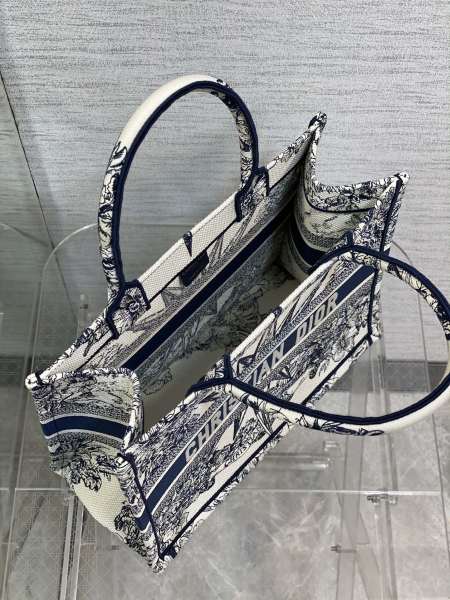 Handbag   Dior   size  36*18*28 cm