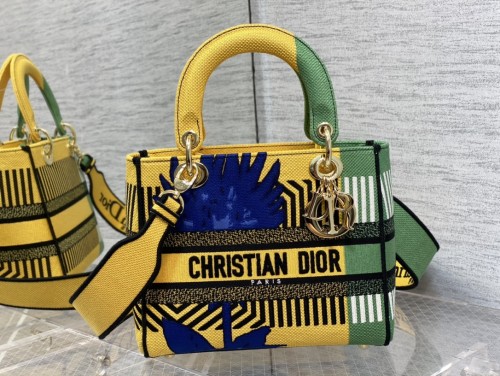  Handbag   Dior  size 24 cm