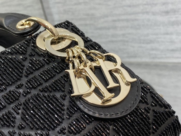 Handbag  Dior   size  12*10*5 cm