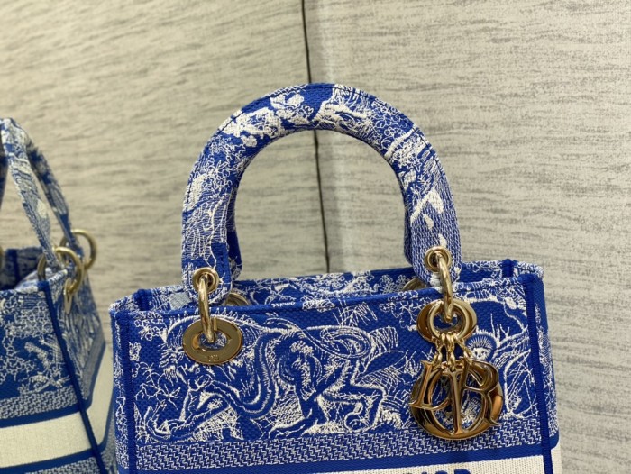  Handbag   Dior  size 24 cm