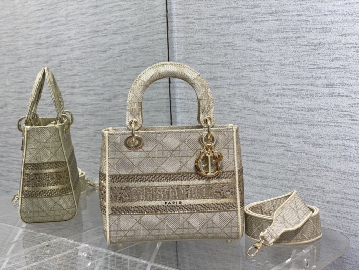  Handbag   Dior  size 24 cm