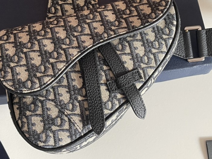  Handbag   Dior  size  21*16*3  cm