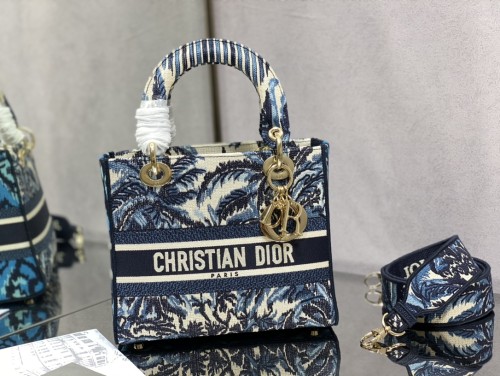 Handbag   Dior  size  24 cm