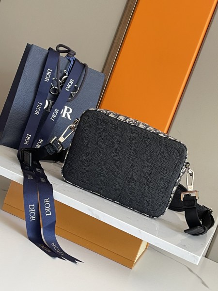  Handbag   Dior   size  22x15x5 cm