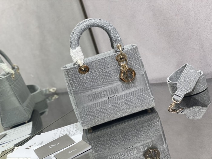 Handbag   Dior  size   24 cm