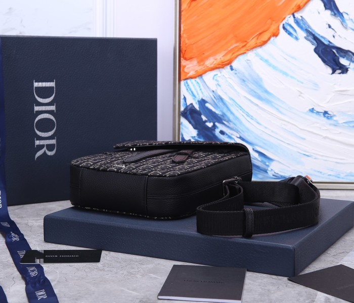  Handbag   Dior  CD93306  size  16*21*5  cm