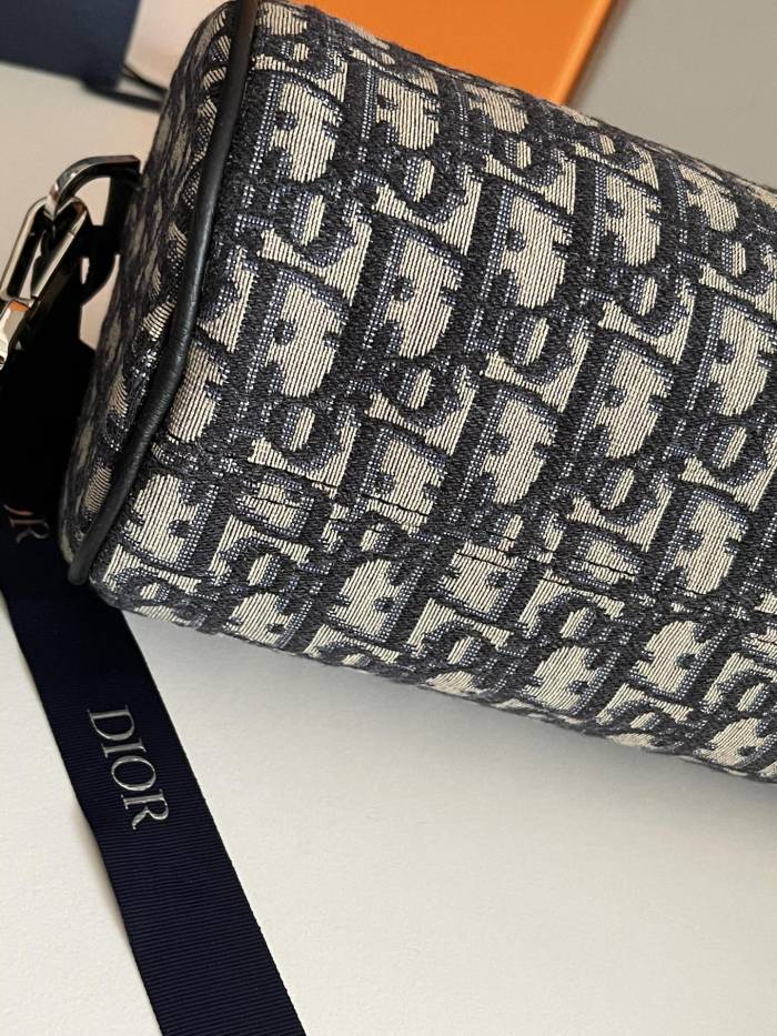  Handbag   Dior  93304  size  21.3x12.5x12.5 cm