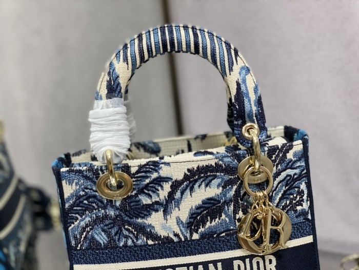 Handbag   Dior  size  24 cm