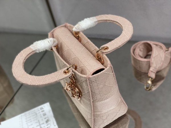 Handbag   Dior  size  24 cm