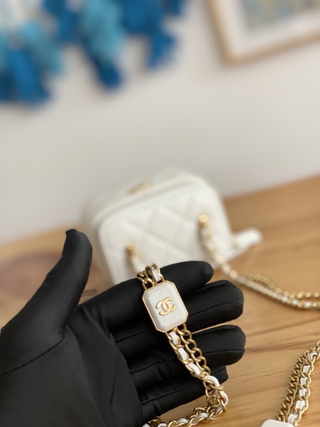 Handbag Chanel  81218  size  11 8.5 7  cm