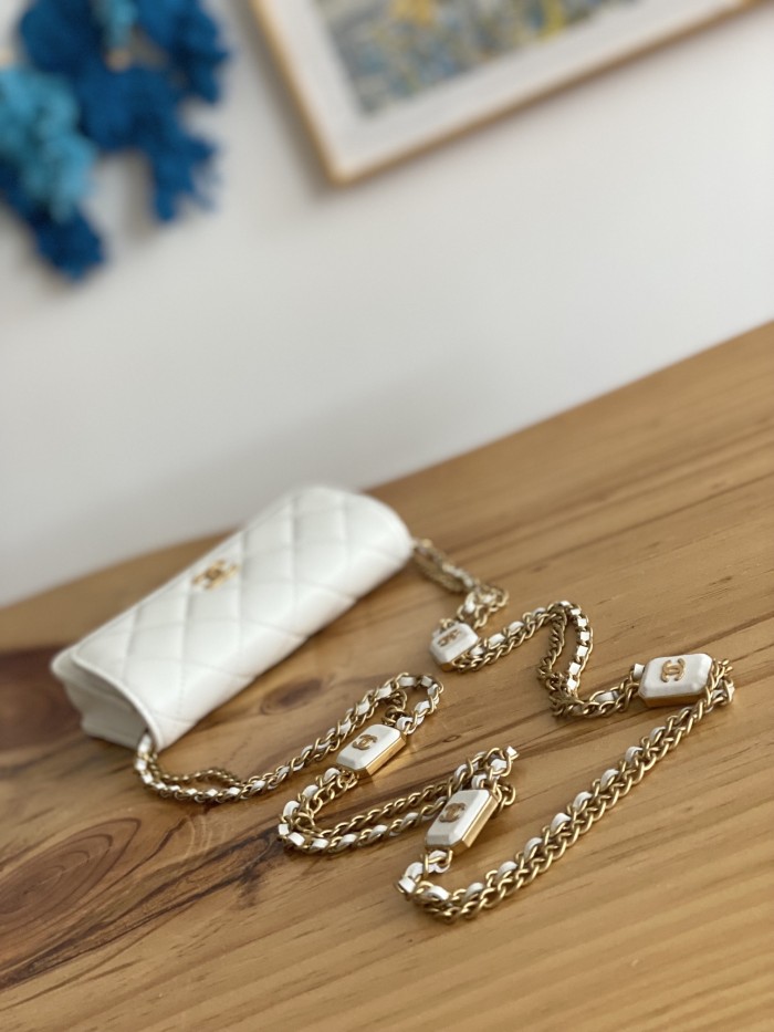 Handbag  Chanel  81216 size 15.2 9.5   3.5 cm