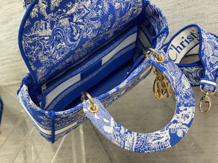  Handbag   Dior  size 24 cm