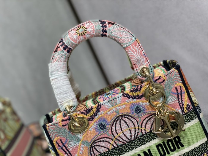 Handbag   Dior  size 24 cm