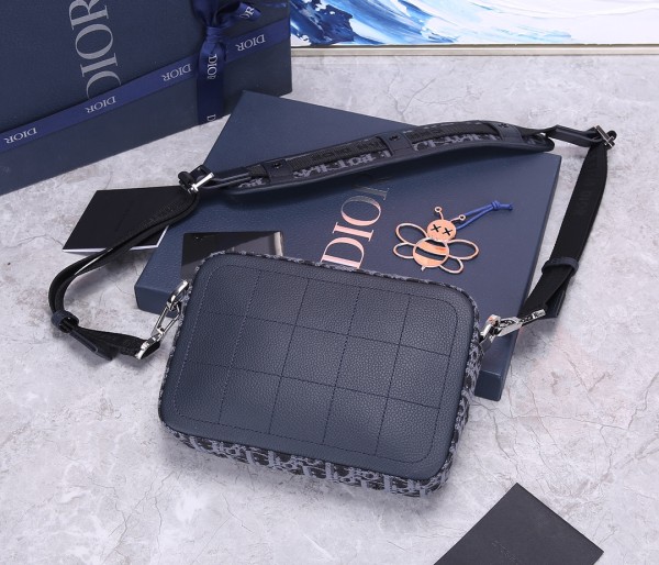 Handbag   Dior   size  22x15x5 cm