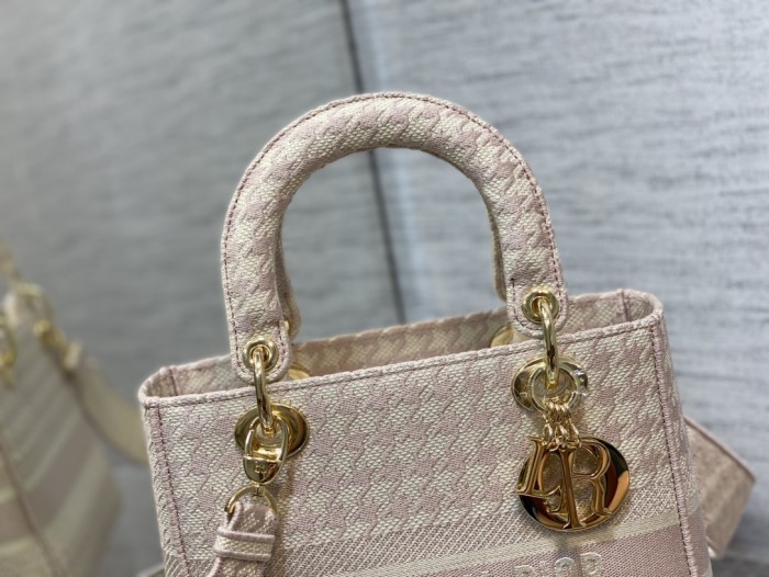  Handbag   Dior   size  24 cm