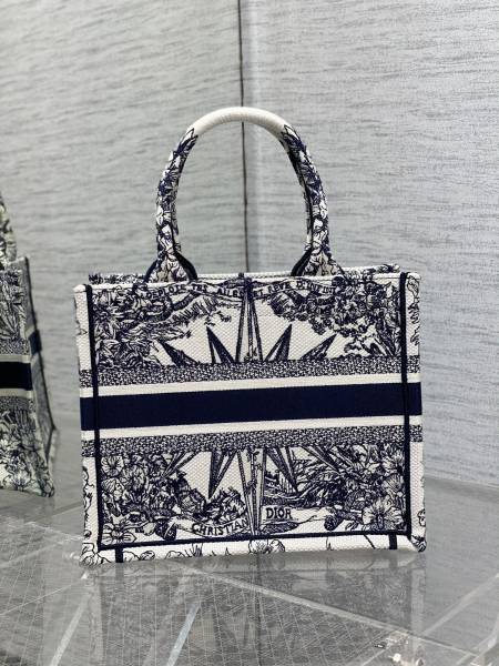 Handbag   Dior  size  26*8*22 cm