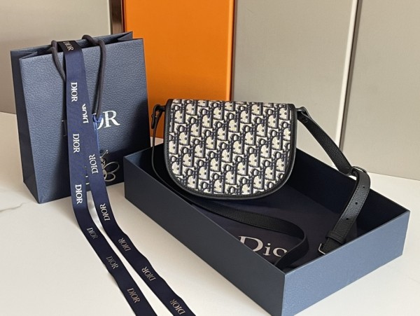  Handbag   Dior  93352  size  20.5*16*5  cm