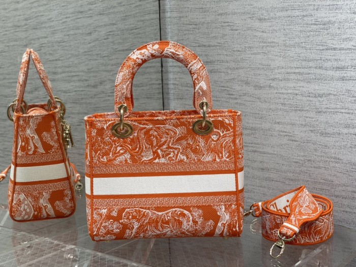  Handbag  Dior  size  24 cm