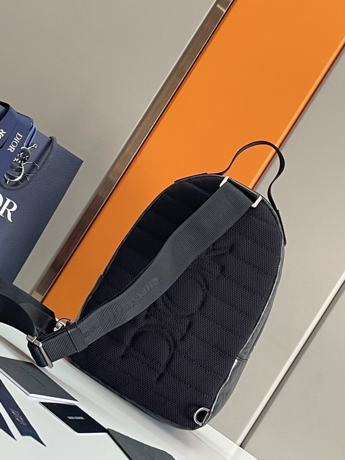  Handbag   Dior  93321  size  21 x 32 x 10  cm