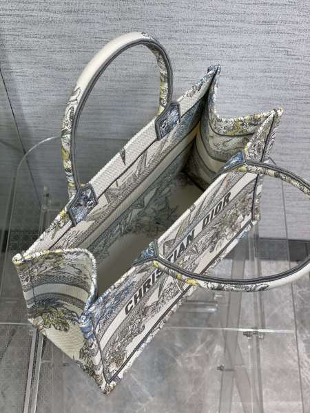 Handbag   Dior  size 36*18*28 cm