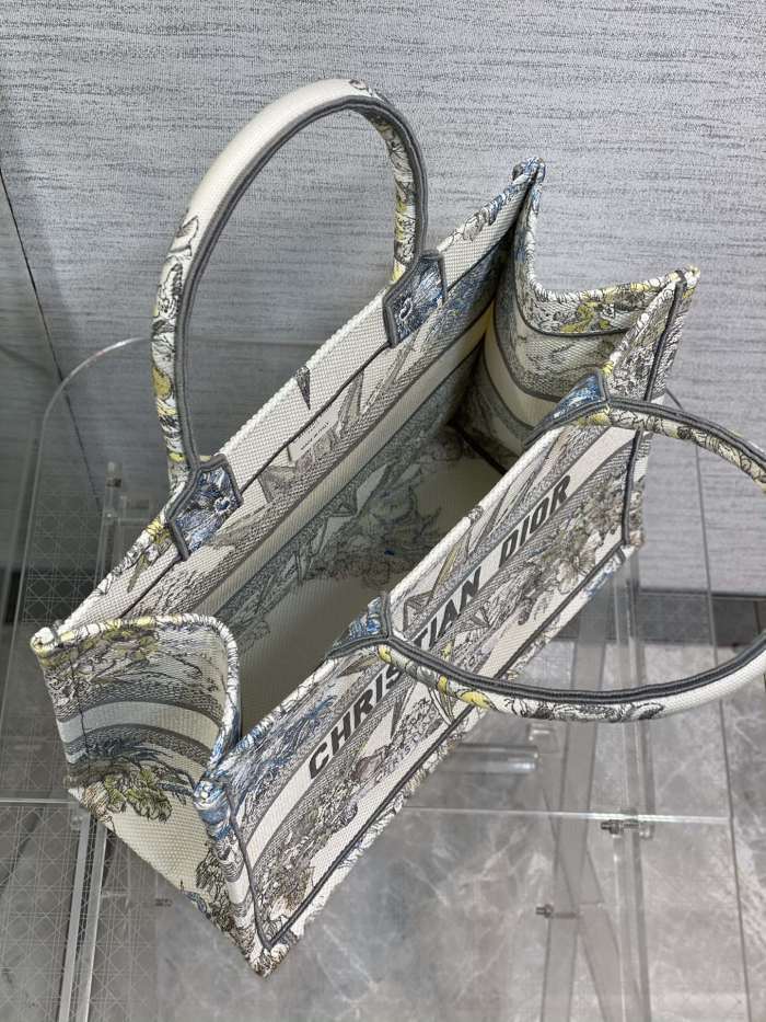  Handbag   Dior  size  36*18*28 cm