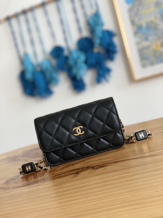 Handbag  Chanel   81216  size 15.2 9.5   3.5 cm