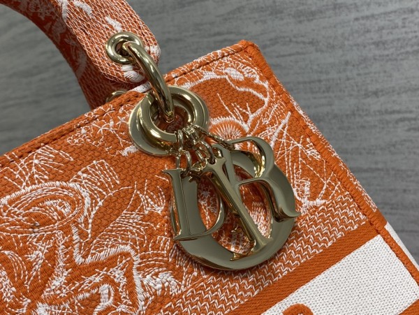  Handbag  Dior  size  24 cm