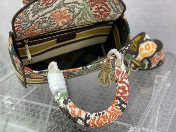 Handbag   Dior  size  24 cm