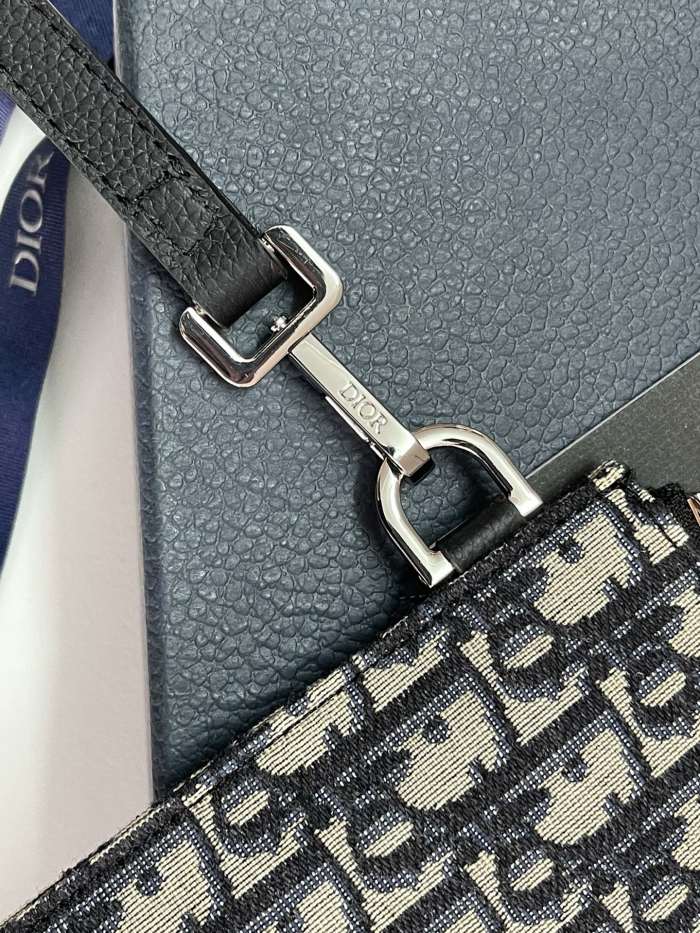  Handbag   Dior  2OBCA2250  size  27*19  cm