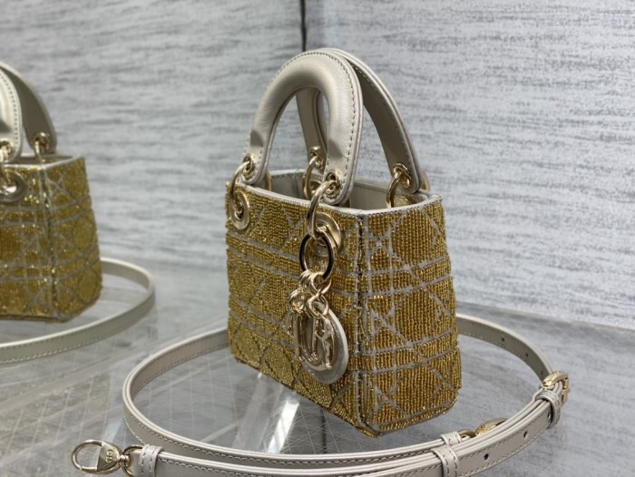 Handbag  Dior  size  12*10*5 cm