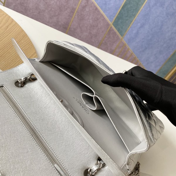 Handbag   Chanel 112  size  25 cm