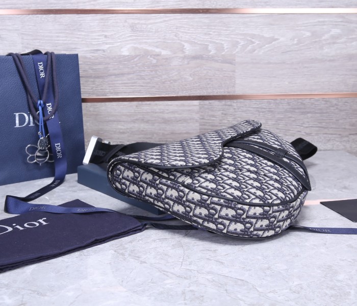  Handbag   Dior  93323  size  34 x 25.5 x 5  cm