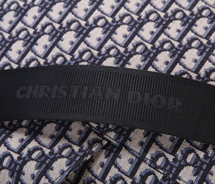 Handbag   Dior  size 34 x 25.5 x 5  cm