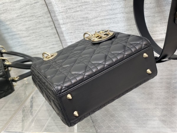  Handbag  Dior  size  20 cm