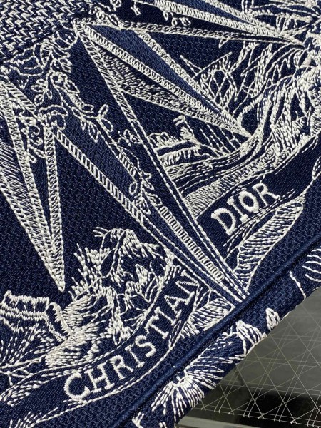  Handbag   Dior  size  42*18*35 cm