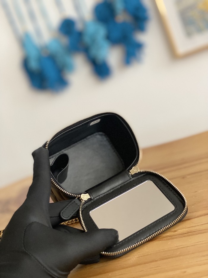 Handbag Chanel  81218 size 11 8.5 7 cm