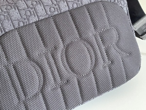  Handbag   Dior   93353  size  31 x 21 x 8  cm