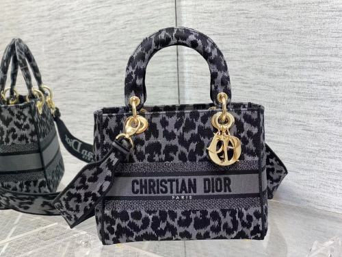 Handbag   Dior  size  24 cm