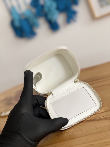 Handbag Chanel  81218  size  11 8.5 7  cm