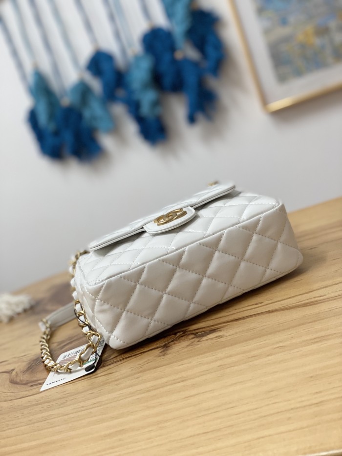 Handbag  Chanel  AS3710 size 17×19×6 cm