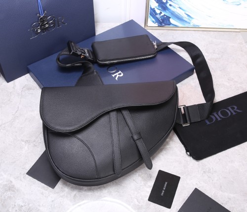  Handbag   Dior  size  34 x 25.5 x 5  cm