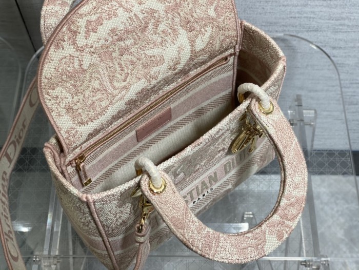  Handbag   Dior  size  24 cm