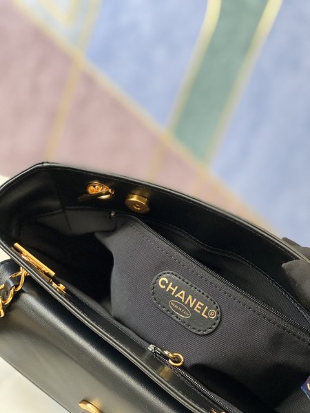 Handbag   Chanel 6706  size  26 10.5 22 cm