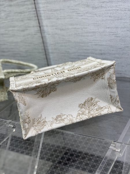  Handbag   Dior  size  26*8*22 cm