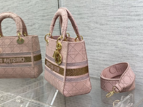  Handbag   Dior  size  24 cm