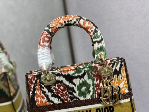 Handbag   Dior  size  24 cm