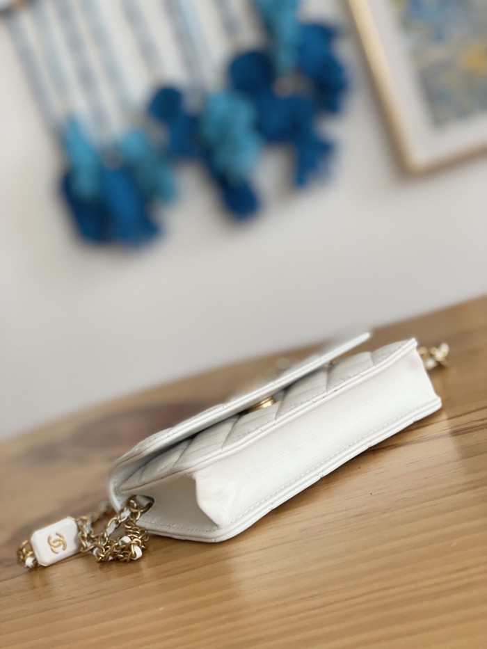 Handbag  Chanel  81216 size 15.2 9.5   3.5 cm