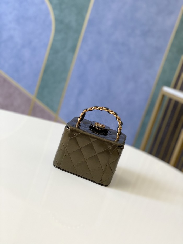 Handbag   Chanel size  11*9.5*8.5 cm