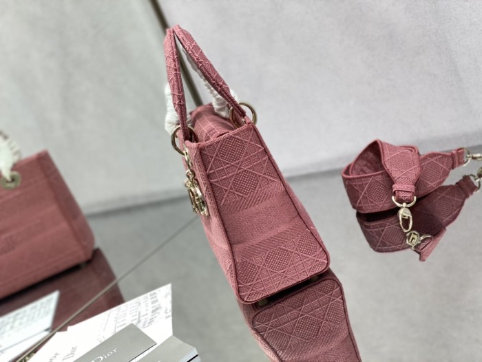 Handbag   Dior  size  24 cm