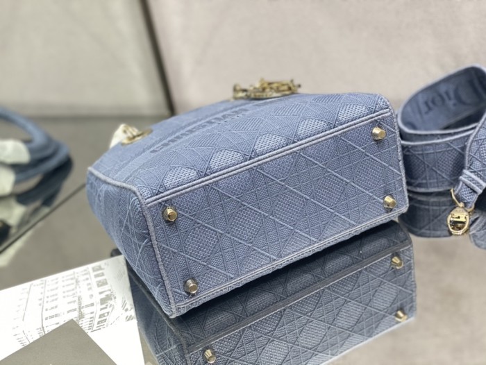 Handbag   Dior  size 24 cm